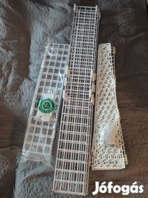 Trixie és Tiaki macska védőrácsok ablakhoz