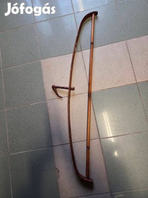 Trópusi fából készült fogas