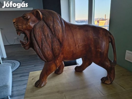 Trópusi fából kézzel faragott oroszlán szoborpár