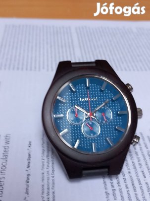 Truwood márkájú karóra