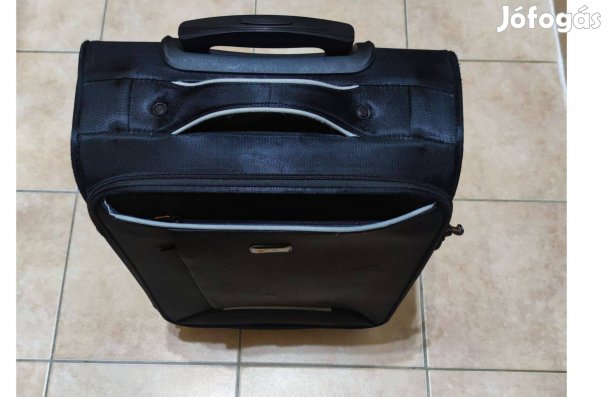 Tuareg márkájú kis bőrönd