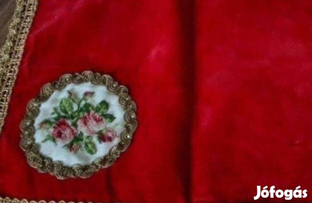 Tűgobelin díszítésű kis terítő