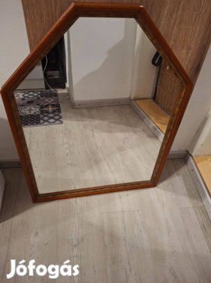 Tükör keretben
