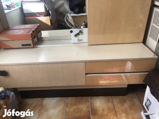 Tükrös, polcos Előszoba szekrény