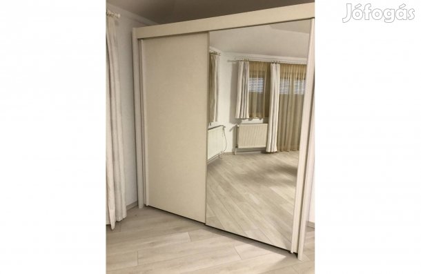 Tükrös fehér hálószoba szekrény