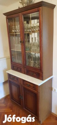 Tükrös fiókos szekrény