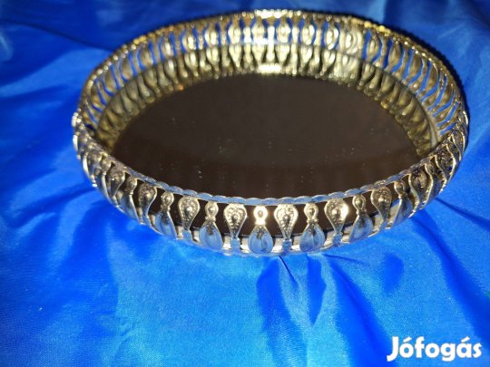 Tükrös kínáló tál