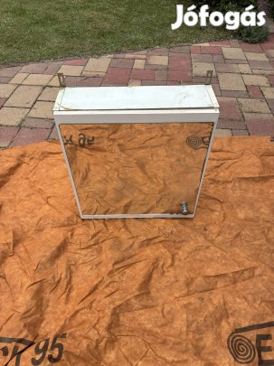 Tükrös polcos fürdőszobai szekrény