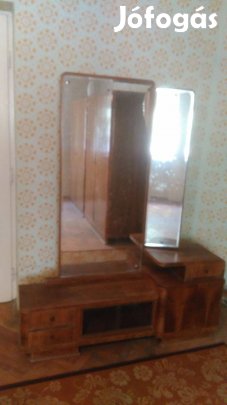 Tükrös szekrény eladó