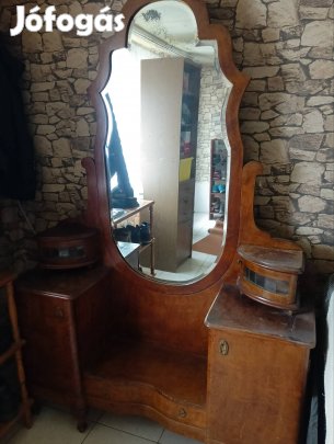 Tükrös szekrény eladó 