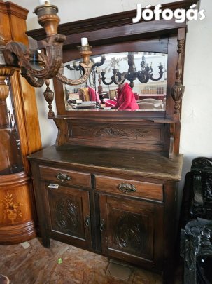 Tükrös tálalószekrény