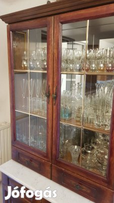 Tükrös üveges tálalós szekrény