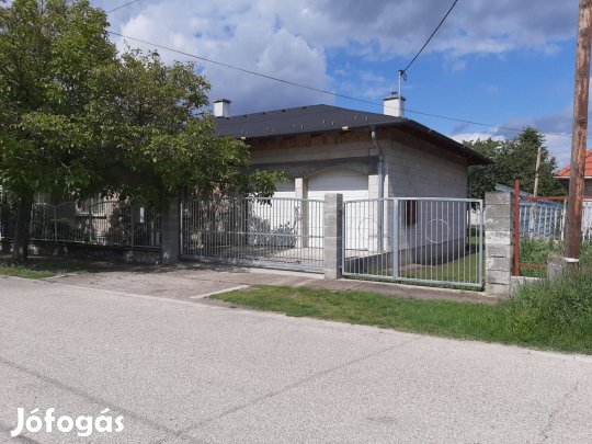 Tulajdonostól Eladó Családi Ház Esztergom-Kertvárosban-
