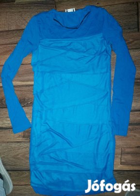 Tüllbetétes testhezálló királykék ruha