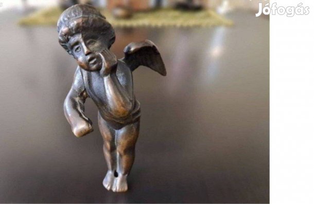 Tüneményes antik puttó