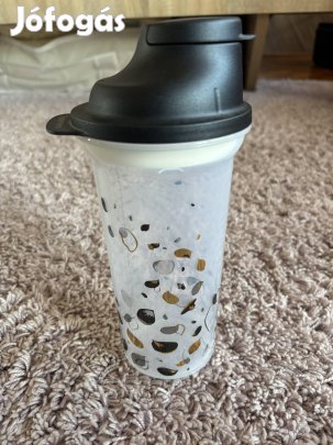 Tupperware shaker