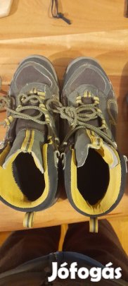 Túracipő Quechua, 40es, jó állapotban eladó