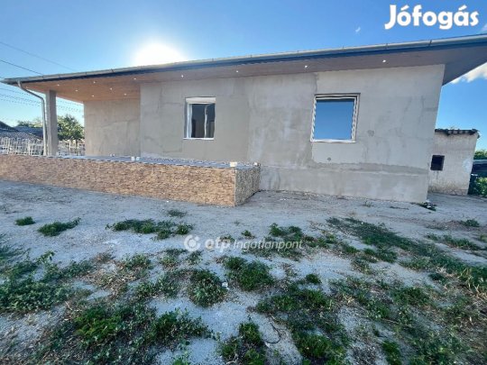 Turai eladó 65 nm-es ház