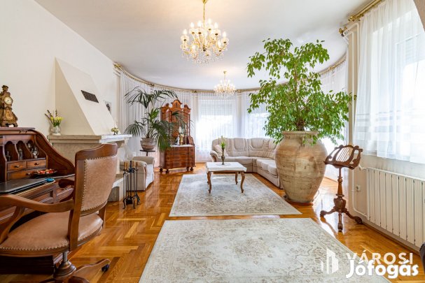 Turai kastély mellett, 4 szoba, nappalis családi ház eladó