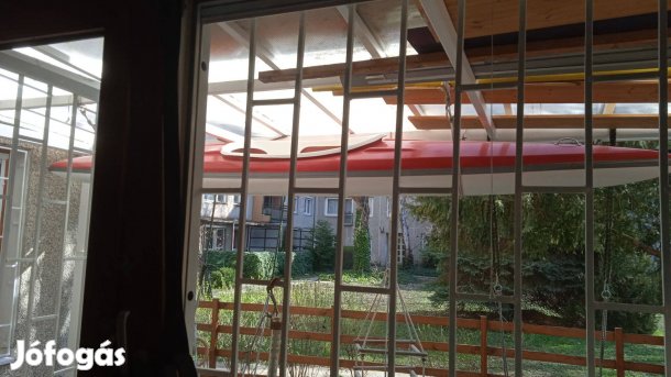 Turakajak, stabil, tárolórekesszel, 99 ezer Ft