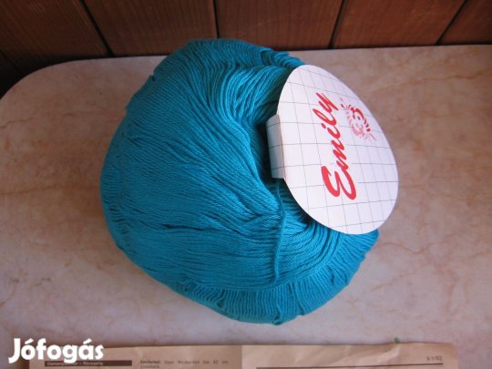 Türkiz fonal, Emily