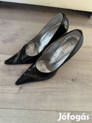 Tűsarkú 37-es méretben