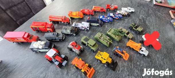 Tűzoltó, rendőr-, katonai autó, traktor, tank, munkagép. Darabár.