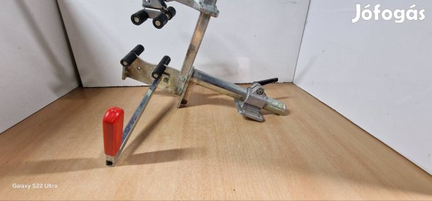 Tűzoltó készülékek szervizeléséhez állvány