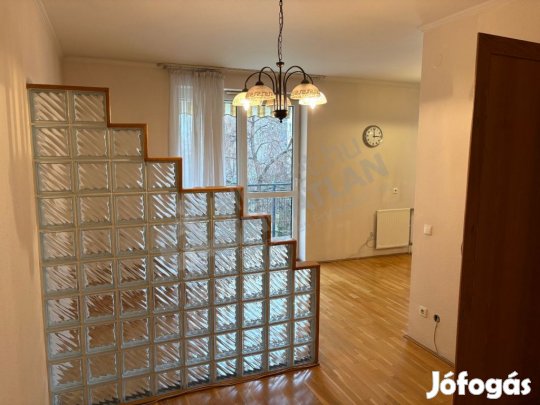Tűzoltó utcában újszerű, erkélyes bútorozatlan garzon kiadó