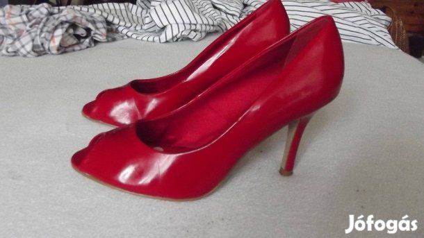 Tűzpiros magassarkú, tűsarkú 39-es