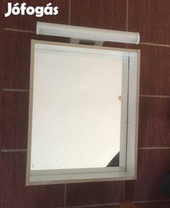 Tyngen IKEA-s tükör polccal és lámpával