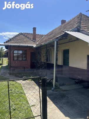 Tyukod főutcán eladó ház!