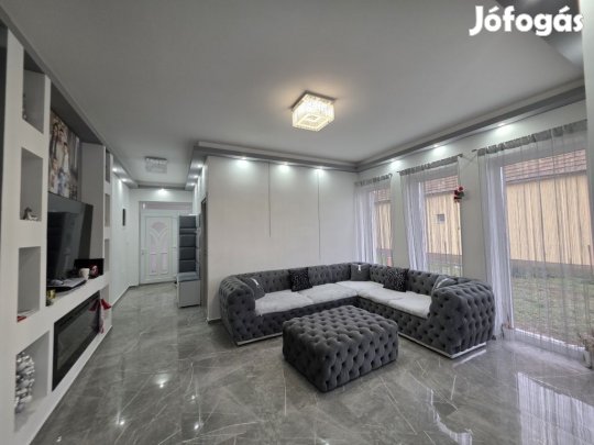 ÚJ ÉPÍTÉSŰ, EGYSZINTES, NAPPALI + 3 HÁLÓSZOBÁS TEHERMENTES CSALÁDI HÁZ