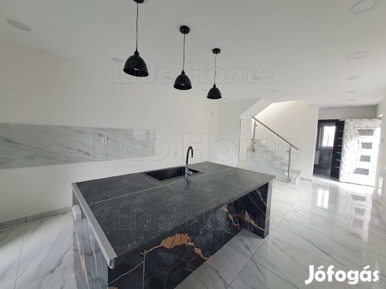 ÚJ ÉPÍTÉSŰ, KÉTSZINTES CSALÁDI HÁZ ELADÓ KÉTHELYEN  BALATON KÖZELÉBEN