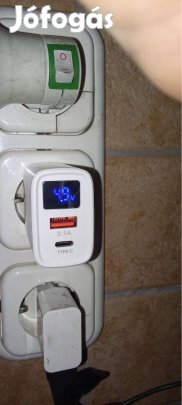 USB Töltő adapter 1000ft. V,Amper Mérős Is