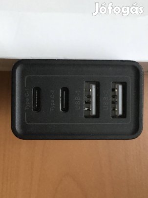 USB töltőadapter, 4-portos (2 USB-C + 2 USB-A)
