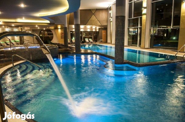 Üdülés Hotel Azúr Siófok 2, 4, 6, 8 fő, a 27. héten, Július 4.-11.-ig