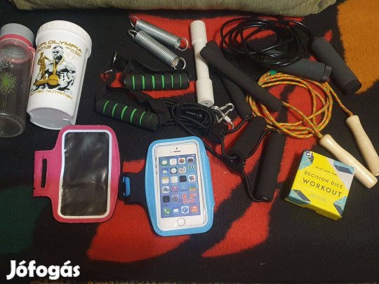 Ugrálókötél, kulacsok, függeszkedők, kézisúlyzó, telefontartó