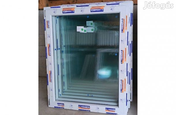 Új 120 x 120 műanyag egyszárnyú ablakok!