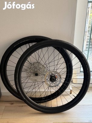Új 28-as 0km-es kerékszett, Schwalbe+féktárcsa+kazetta, 15x100, 12x142