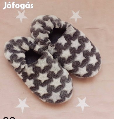 Új 31-es kisfiú benti cipő