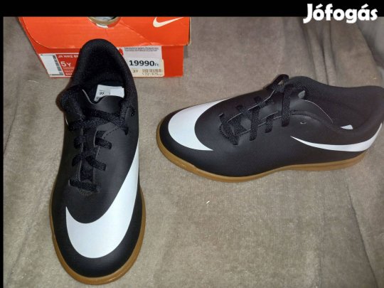 Új 37-es Nike focicipő, teremcipő, futball cipő, sportcipő 14900ft,