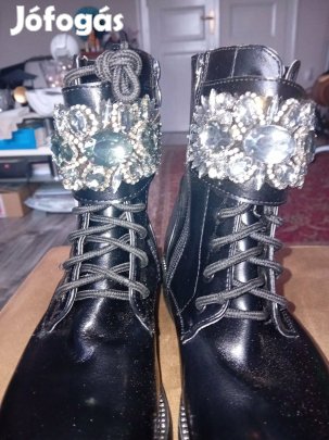 Új 38as bakancs