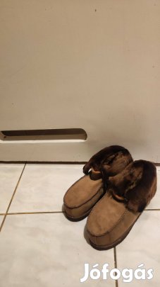 Új 39-40- es gumitalpas irha mamusz Zuglóban eladó