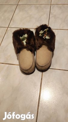 Új 41- 42 es irha gumitalpas mamusz Zuglóban