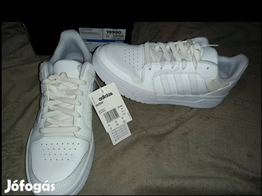Új 44-es férfi fehér Adidas cipő, sportcipő 16500ft