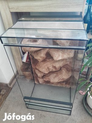 Új 90x50x40-es álló terrárium beépített háttérrel