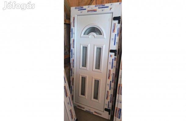 Új 95 x 205 műanyag bejárati ajtó