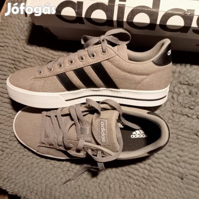Új Adidas 40 2/3 Szürke sportcipő