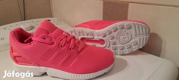 Új Adidas cipő 38.5-es méret